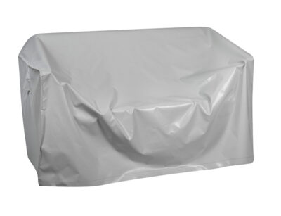 La imagen muestra una funda protectora de sofa de color gris, probablemente hecha de un material impermeable