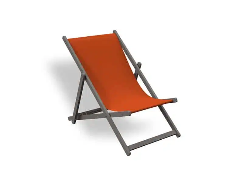 Mini tumbona plegable de diseño minimalista en color naranja, con estructura de madera y asiento de tela resistente, aislada sobre fondo blanco