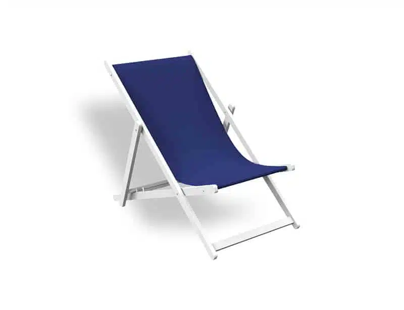 Mini tumbona plegable de diseño minimalista en color azul, con estructura de madera y asiento de tela resistente, aislada sobre fondo blanco