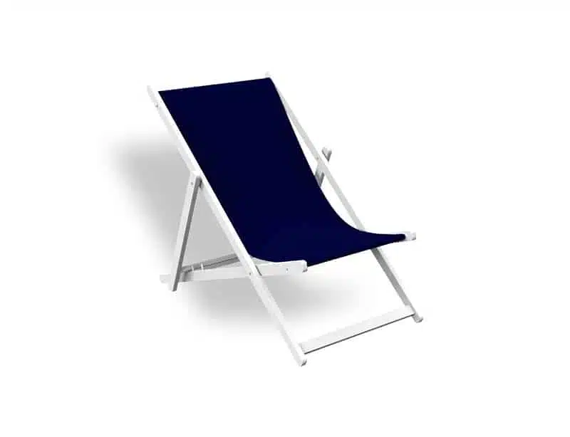 Mini tumbona plegable de diseño minimalista en color azul marino, con estructura de madera y asiento de tela resistente, aislada sobre fondo blanco