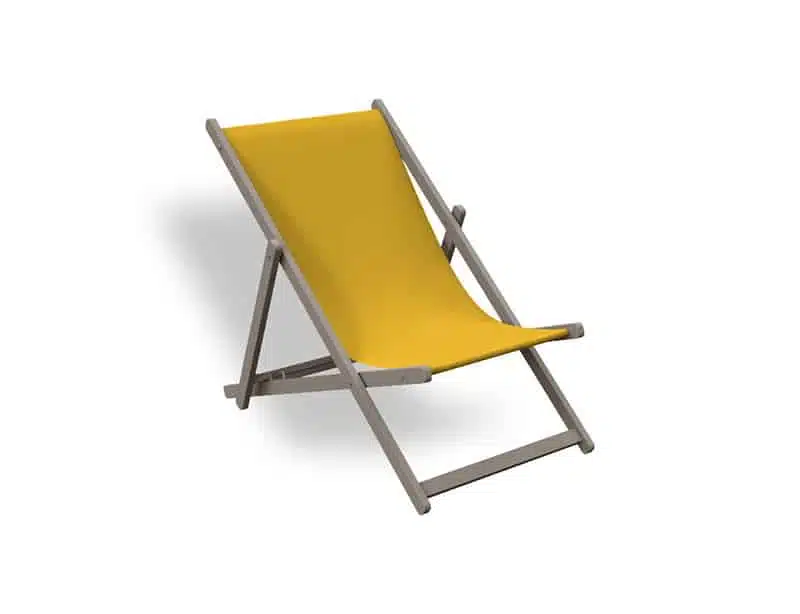 Mini tumbona plegable de diseño minimalista en color amarillo, con estructura de madera y asiento de tela resistente, aislada sobre fondo blanco